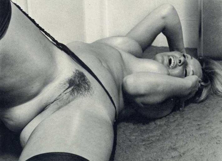 Голые ретро женщины