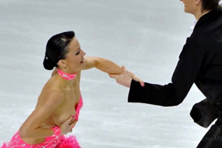 Фигурное катание оголилась грудь