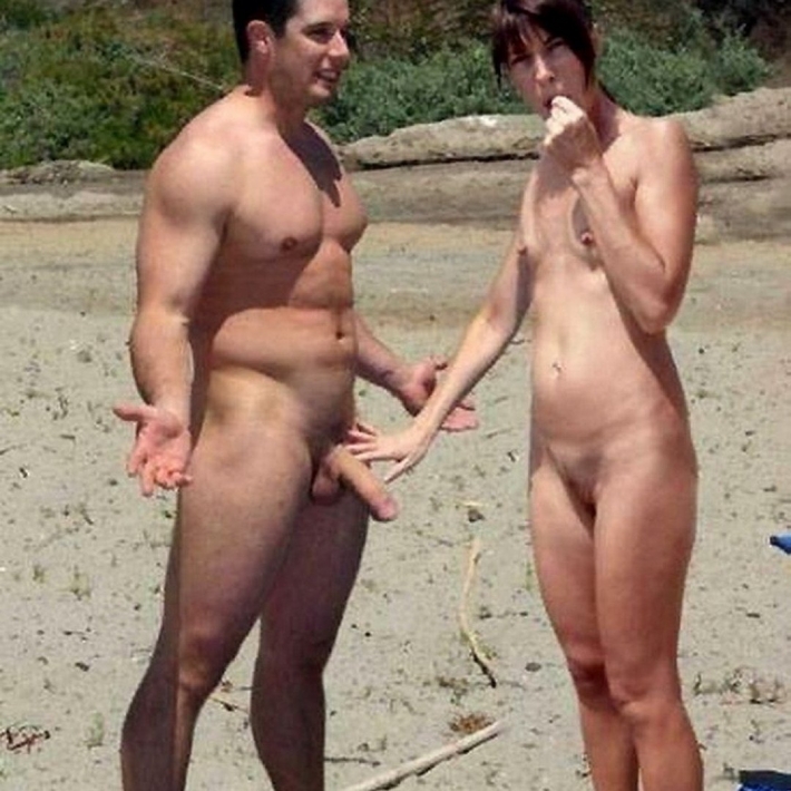 Голые пары с эрекцией на фестивале