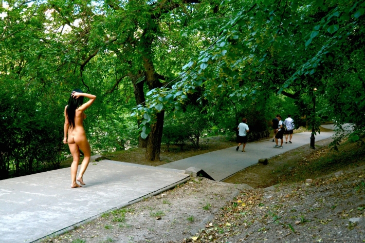 Утренняя прогулка голышом