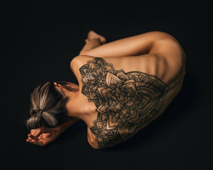 Тату на спине для девушек