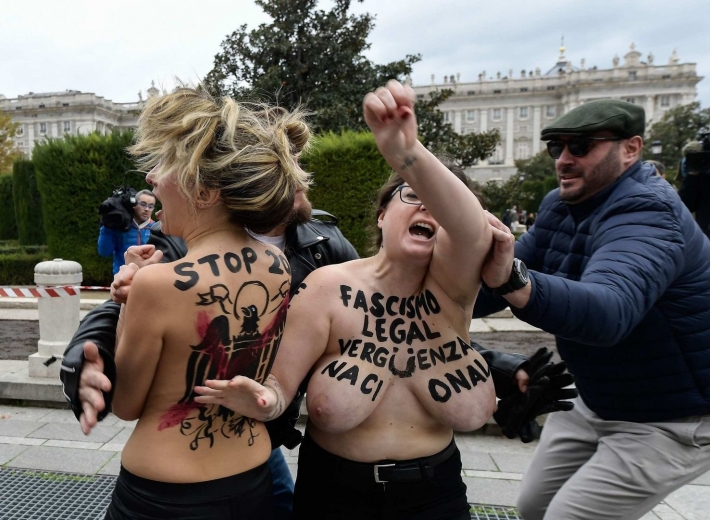 Активистки femen в испании