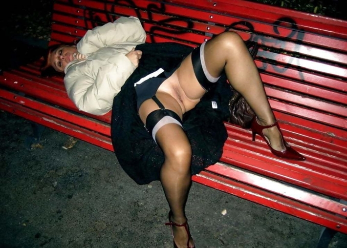 Под юбкой у взрослых женщин