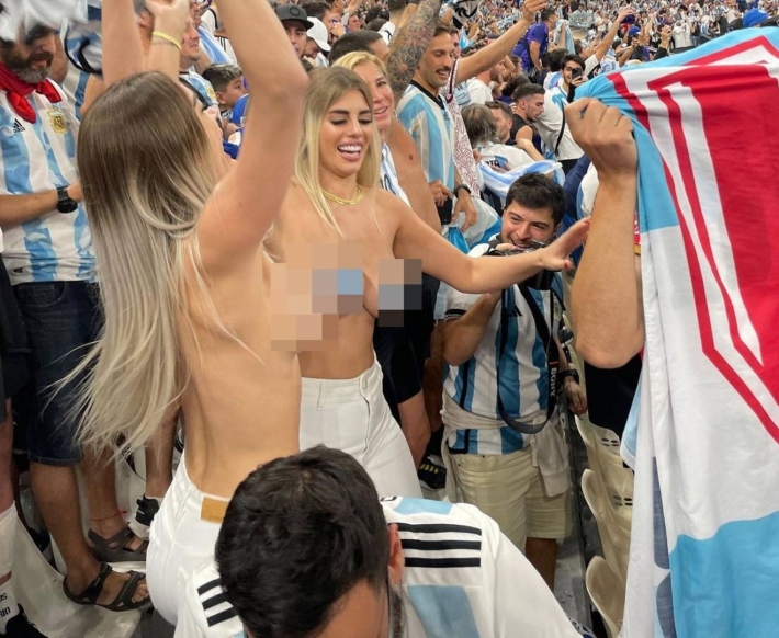 Голые болельщицы