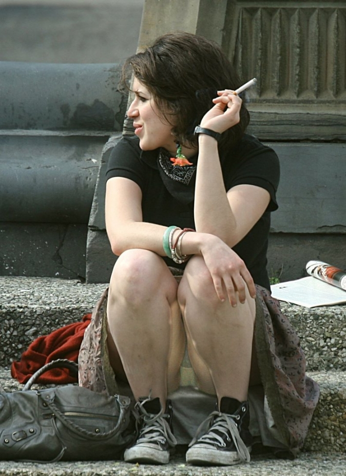 Девушка под юбкой