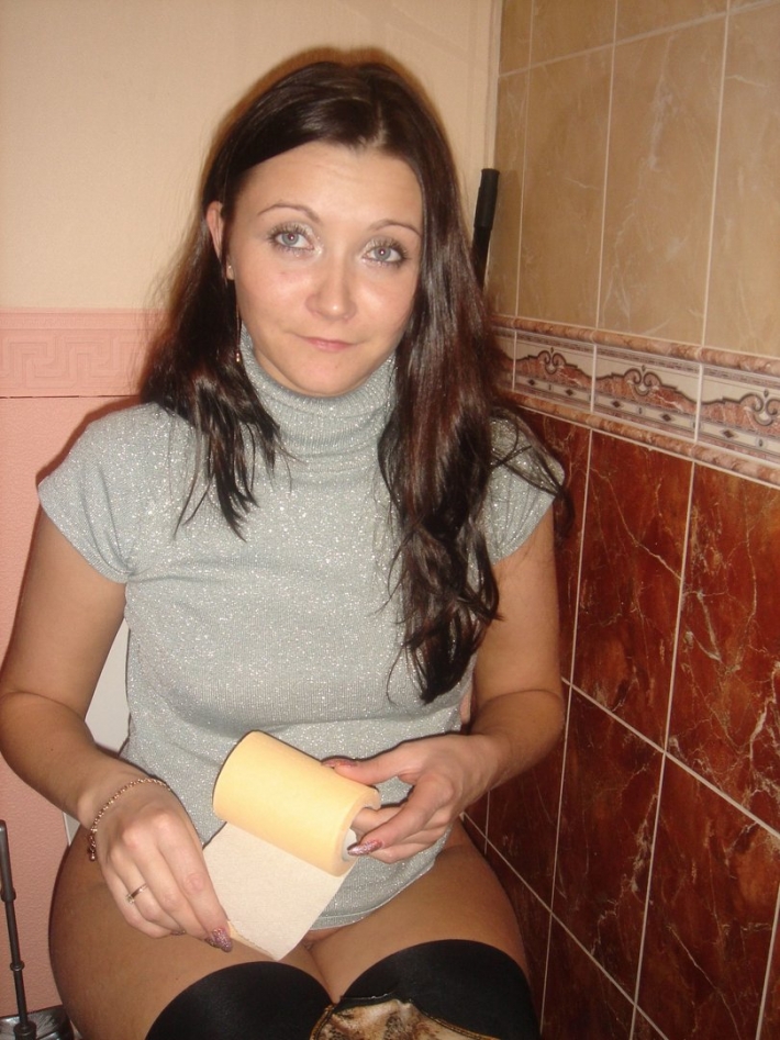 Женщины в туалете частное