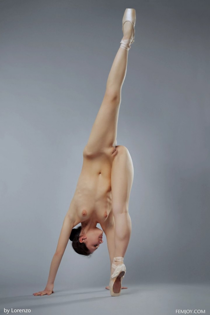 Голые балерины и гимнастки