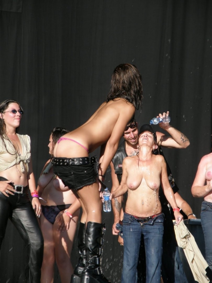 Мокрые майки конкурс