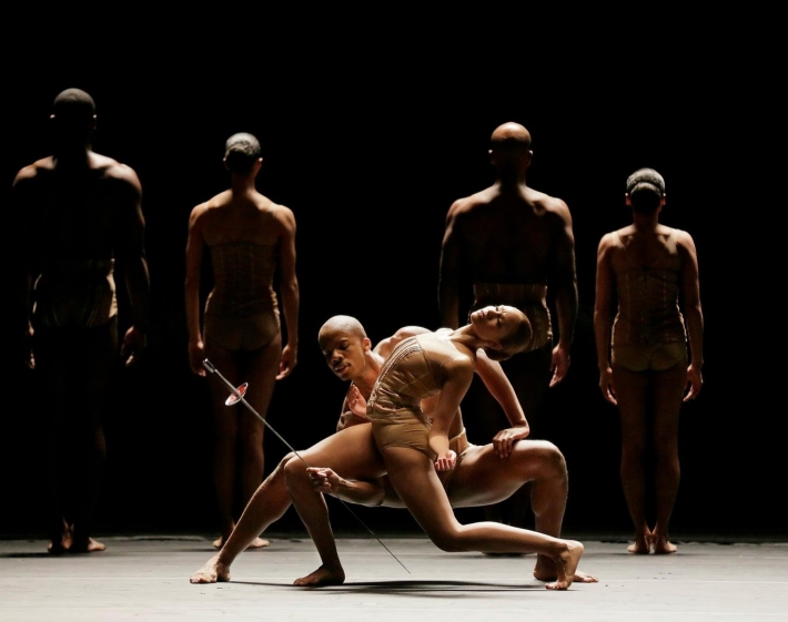 Французский голый театр