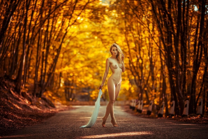 Осенняя фотосессия в стиле ню