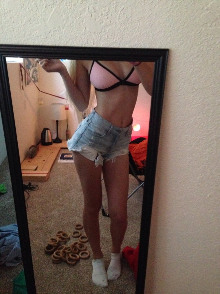 Девушка в зеркале