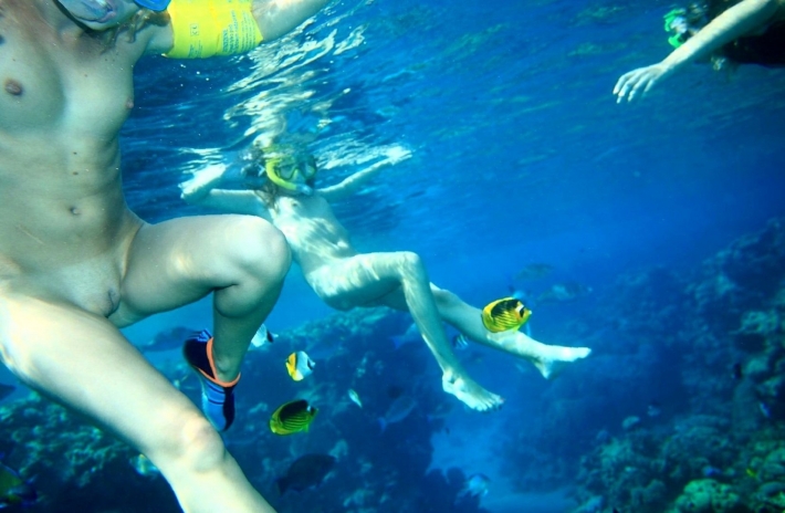 Голые женщины с аквалангом