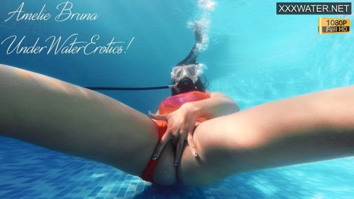 Мастурбация под водой