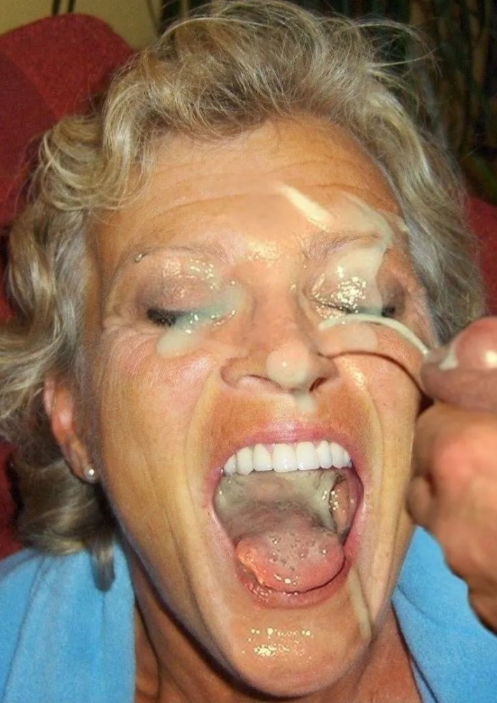 Зрелой бабке кончили на лицо