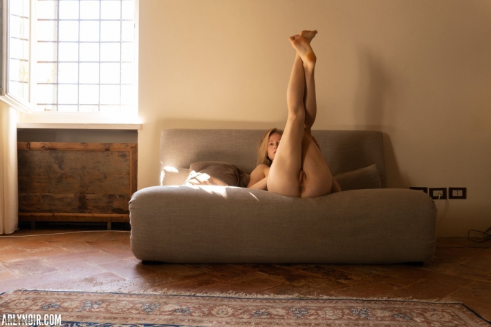 Раком на диване