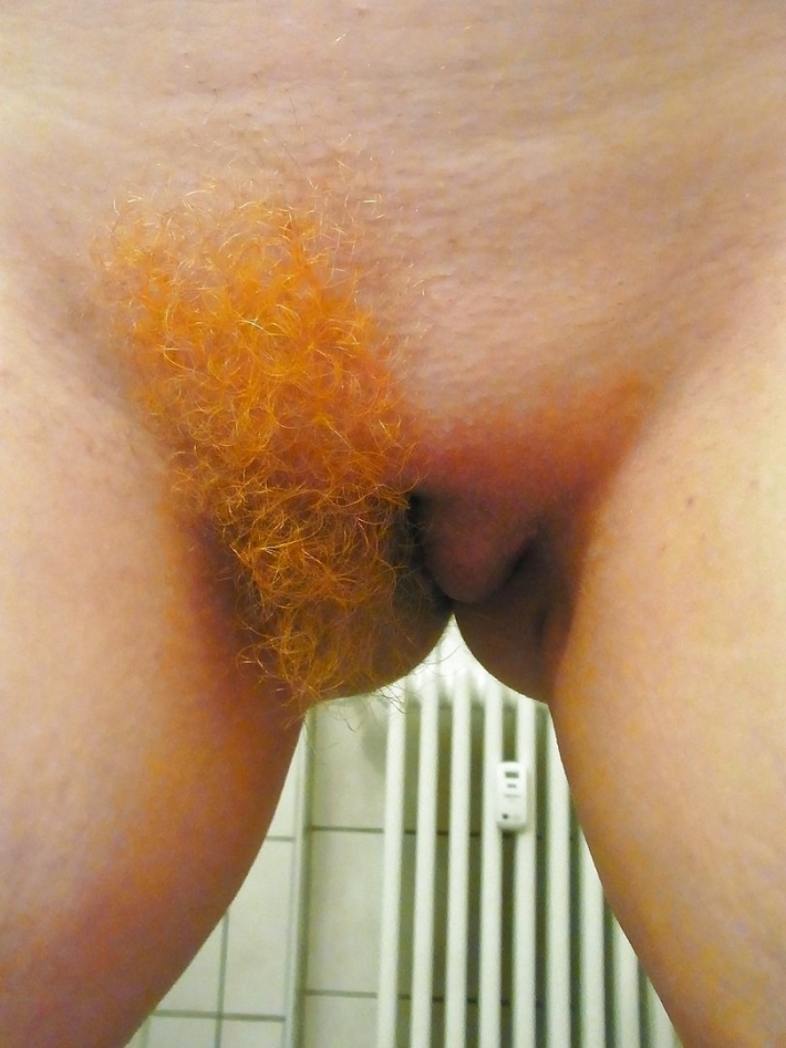 Голые женщины с рыжим лобком