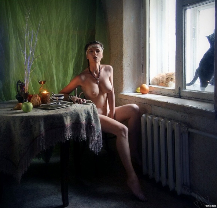 Ню эротические женщины в быту