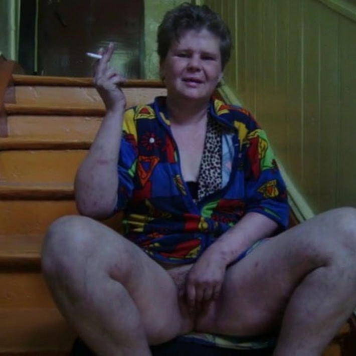 Алкашка без трусов