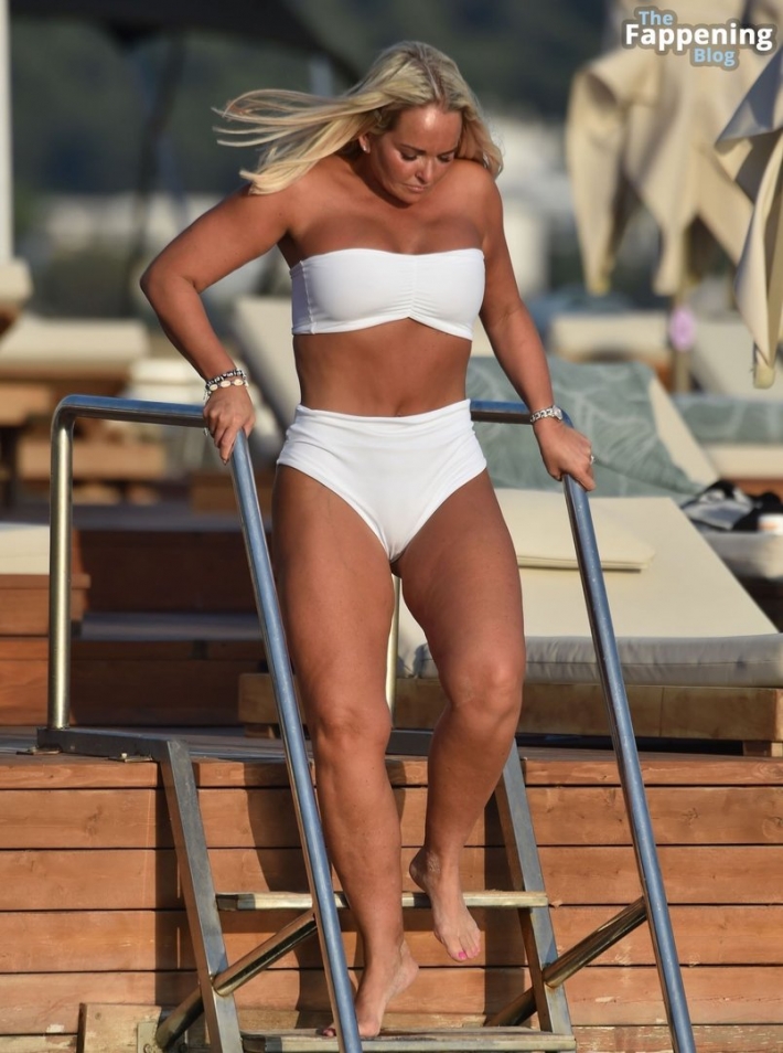 Natalia queen bikini