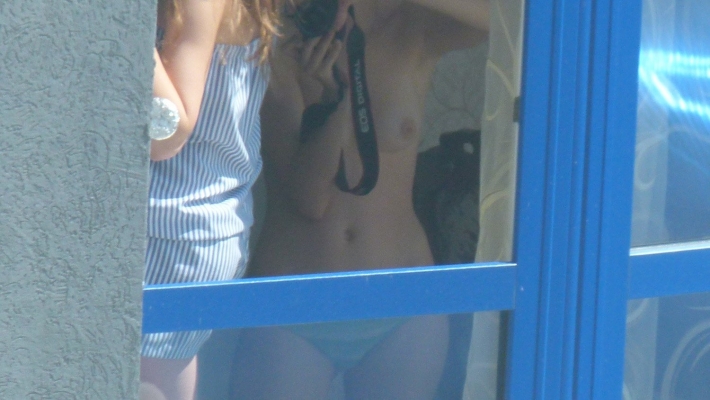 Засветы голых девушек