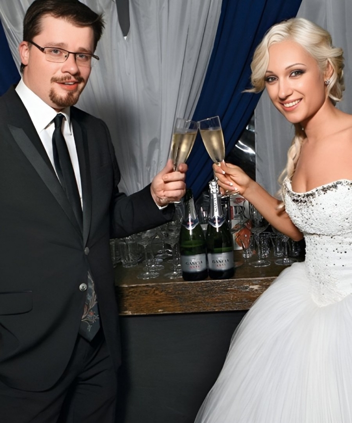 Гарик харламов первая жена